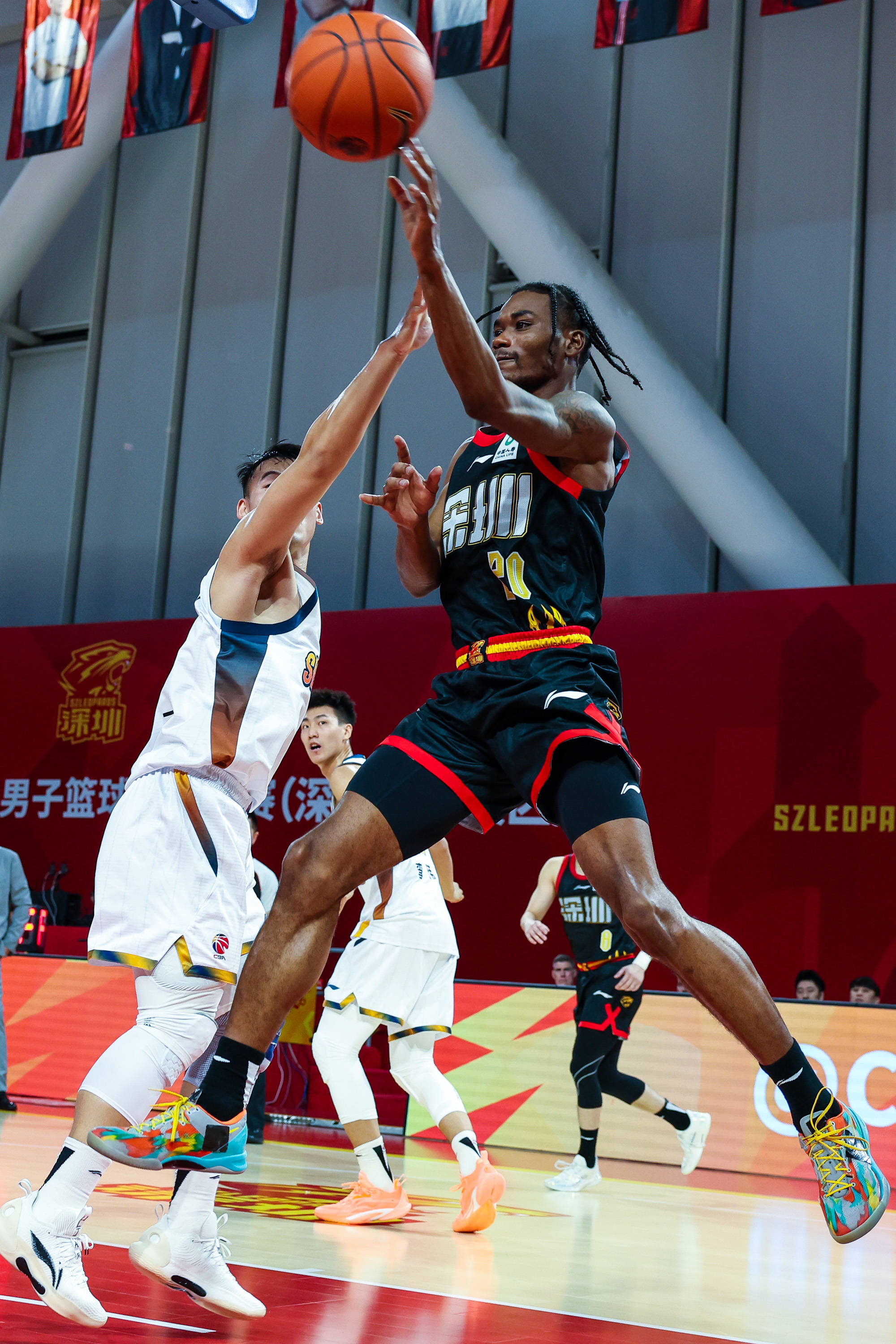 犹他爵士再遭质疑备战CBA季后赛圣安东尼奥马刺集结日迎来里程碑，今晨欧超杯焦点战直接炸裂的简单介绍